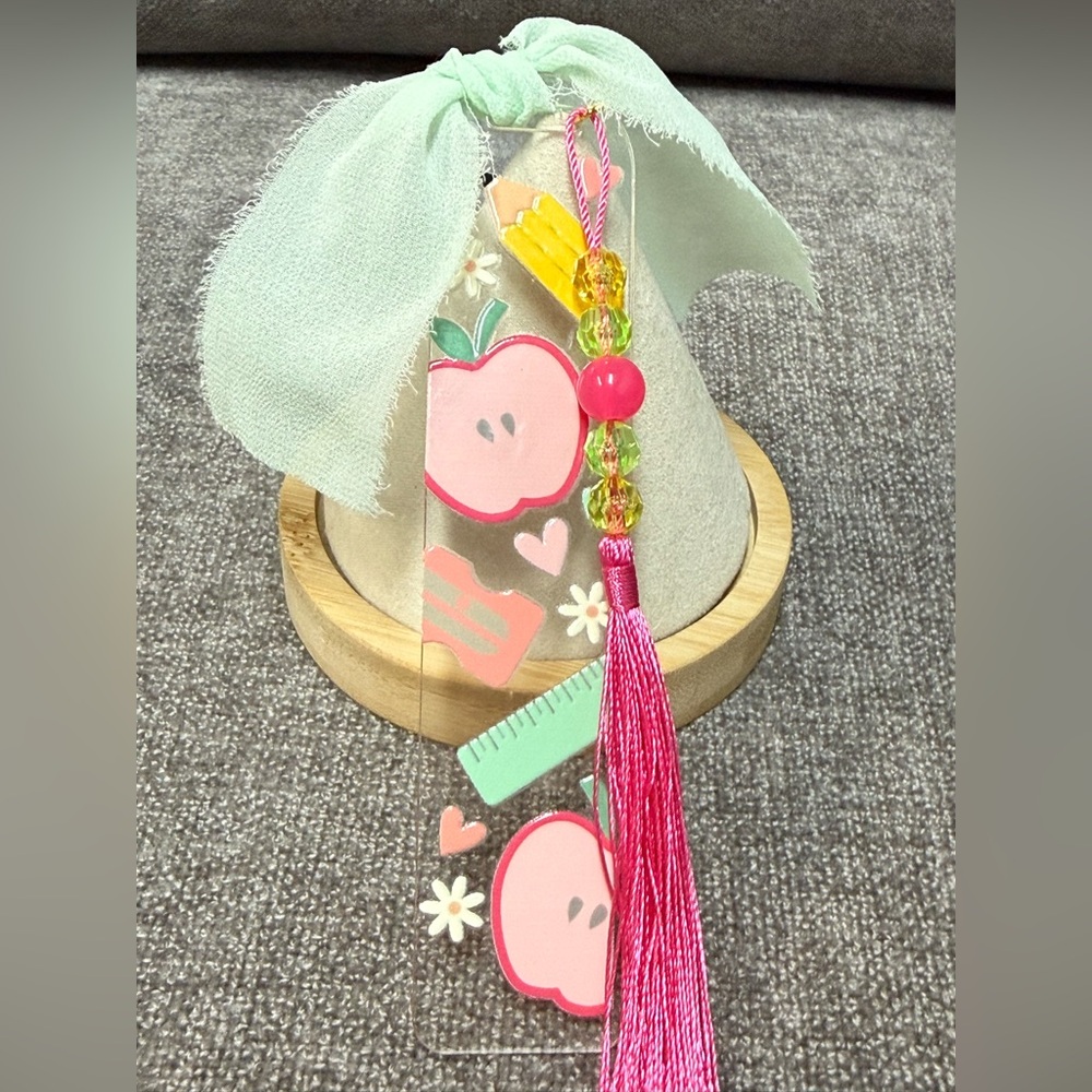 Acrylic bookmark with Apples design, tassel and beads. NWOT - Picture 3 of 8